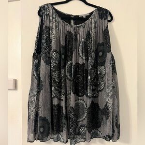 Daniel Rainn Black and Gray Floral Blouse Flowy size 3X (O131)